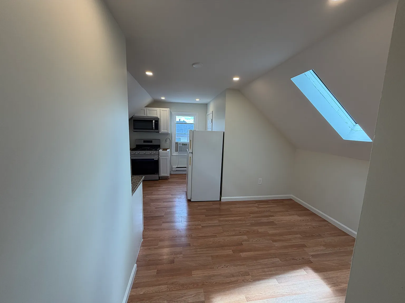 68-70 Beardsley Park Ter — Photo 4