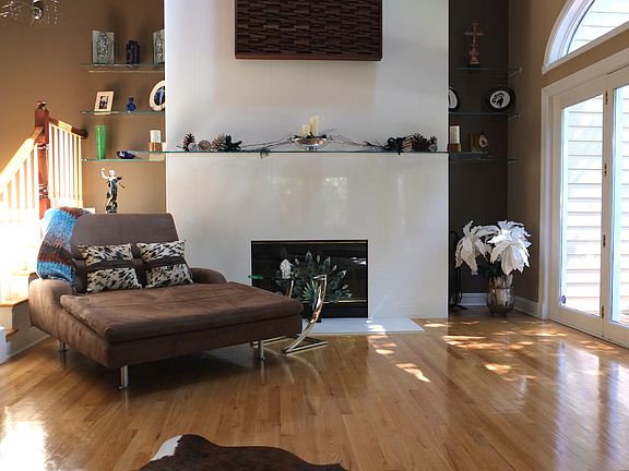 5th image of 25 Wyndham Close