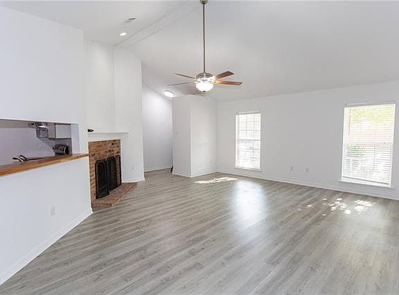 3rd image of 4720 Red Oak Dr