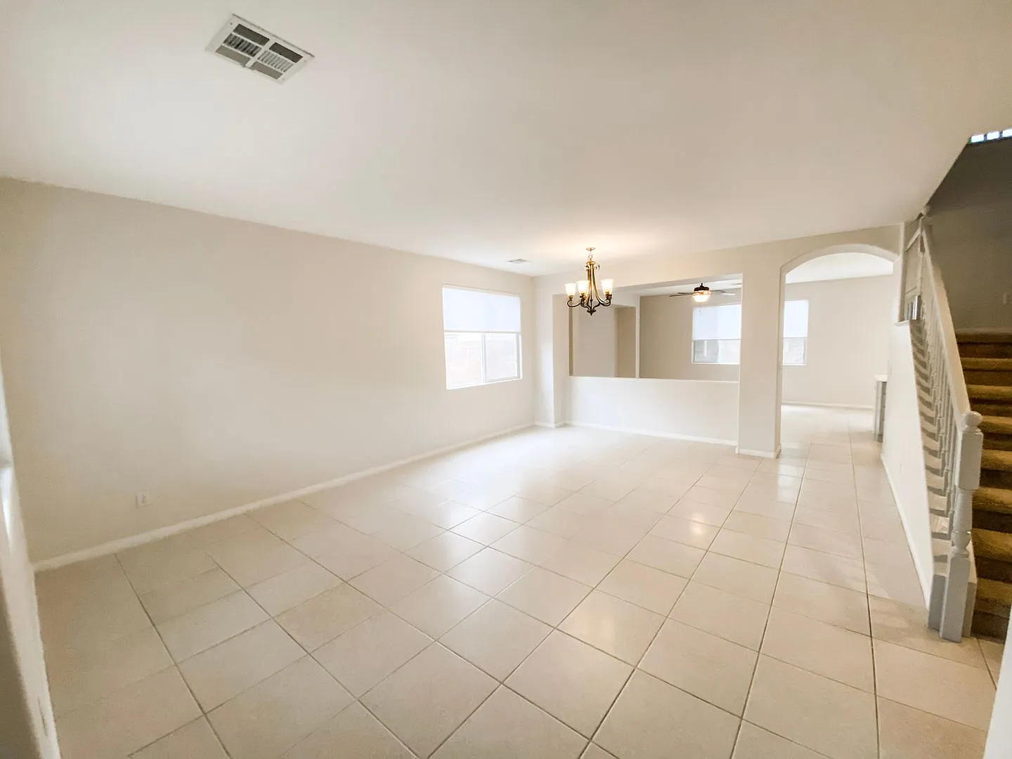Beautiful 5 bedroom 3 bath Summerlin home! — Photo 4