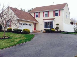 3 Dorado Ct, Laurel Springs, NJ 08021