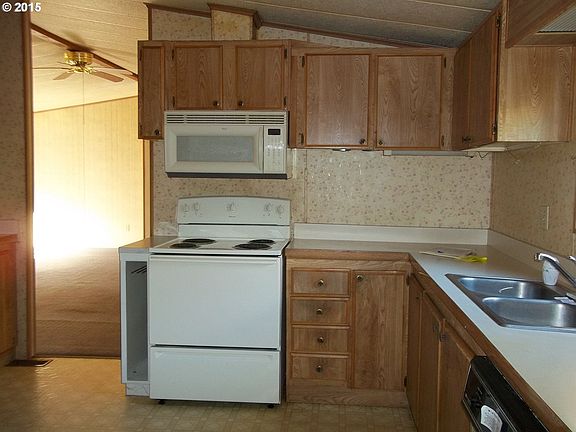 5th image of 451 Sandra Ct