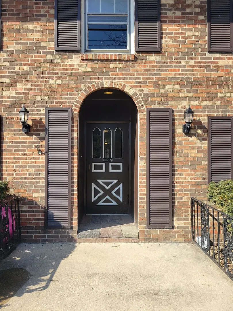 4415 Columbus Ave — Photo 2