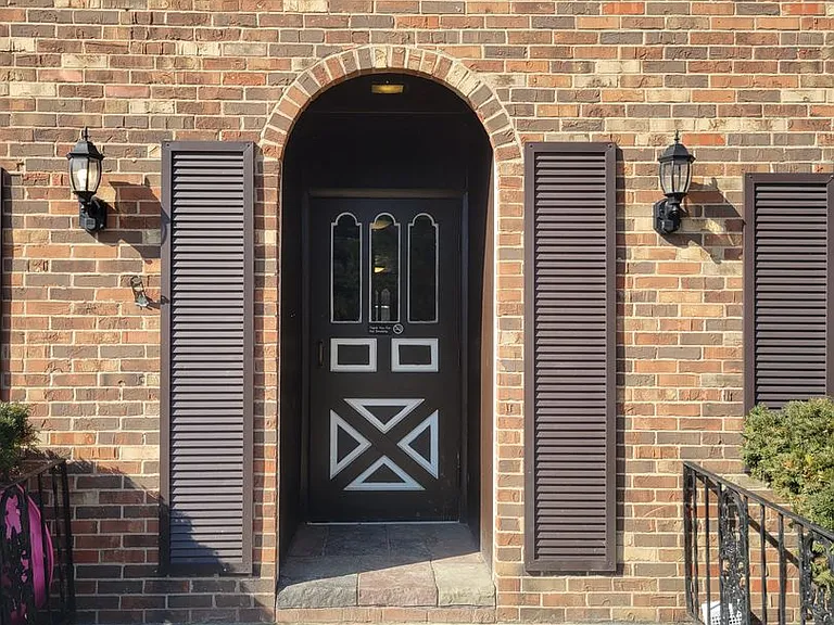 4415 Columbus Ave — Photo 2