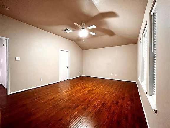 3rd image of 16039 Crested Green Dr