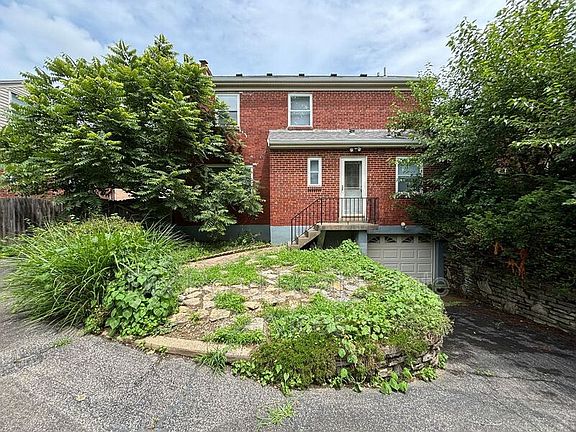 2nd image of 5587 Surrey Ave