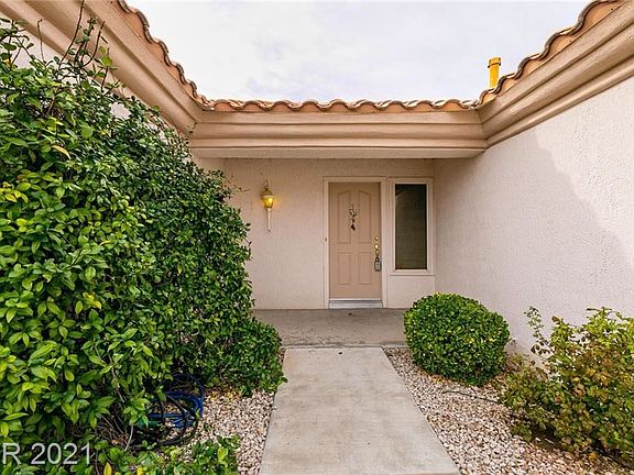 3rd image of 3021 Treesdale Dr
