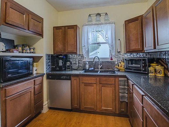 4th image of 714 Chestnut St