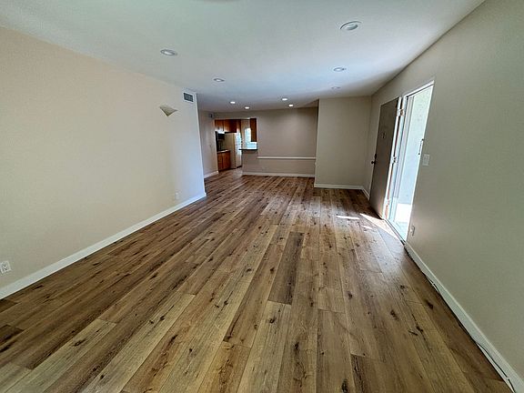 3rd image of 4325 Mammoth Ave APT 2