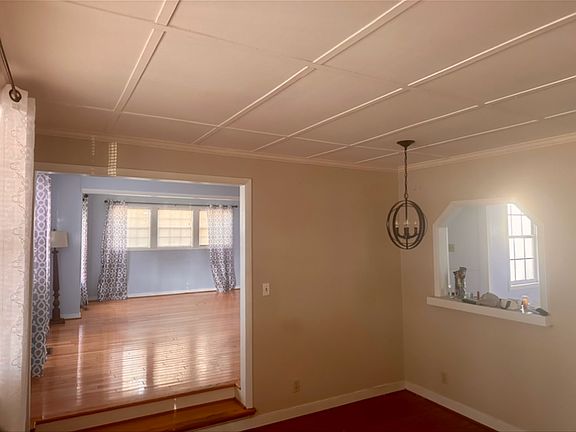 4th image of 290 Eastwood Dr