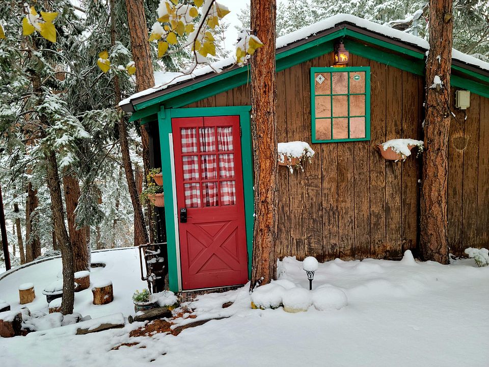 the "Tea House" private carriage house