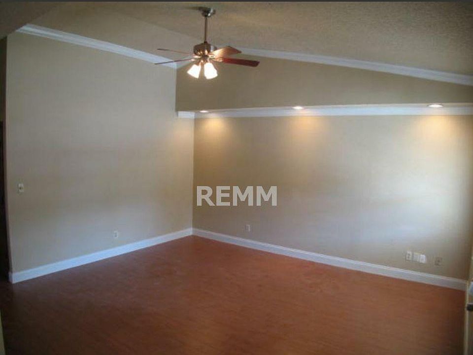 2nd image of 455 Hemlock St
