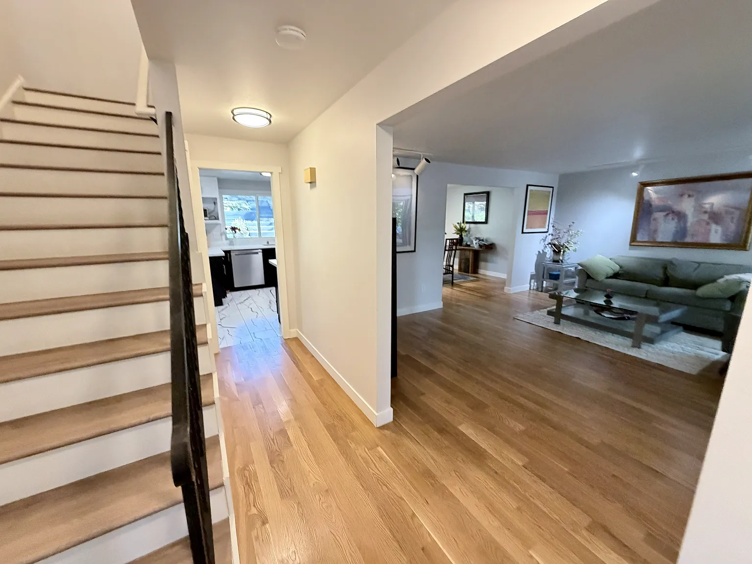 4 bed, 2.5 bath, 2458 sqft, $5,600 — Photo 2