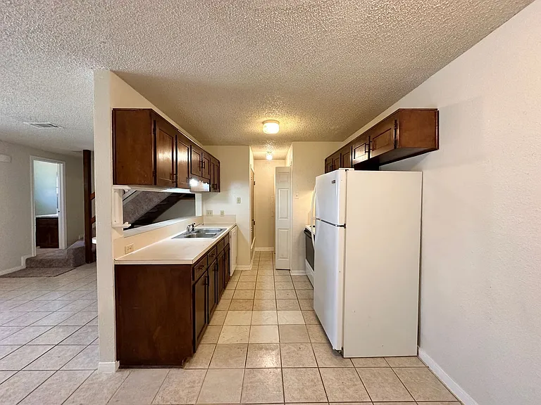 4806 Rainbow Cir — Photo 8