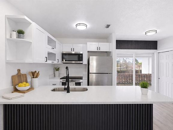 3rd image of 113 Eastway Dr
