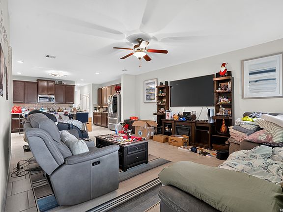 4th image of 135 MEADOW VALLEY DR