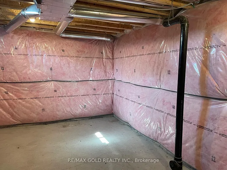 537 Veterans Dr — Photo 38