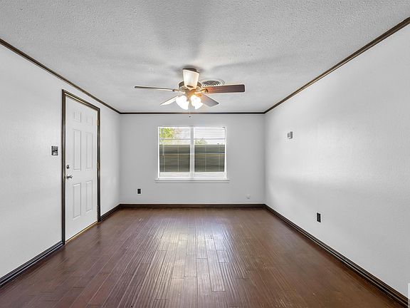 4th image of 112 E Avenue I