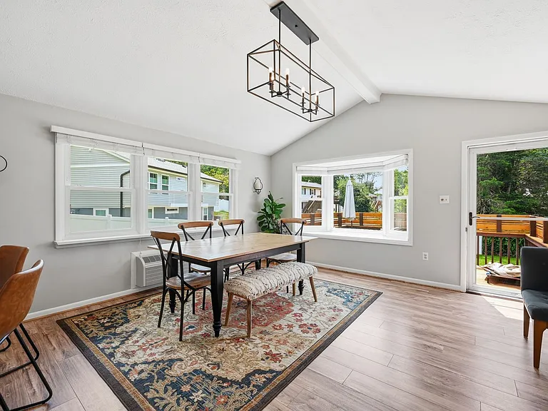 6426 Carriage Dr — Photo 28
