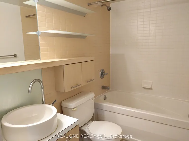 21 Carlton St #306 — Photo 5