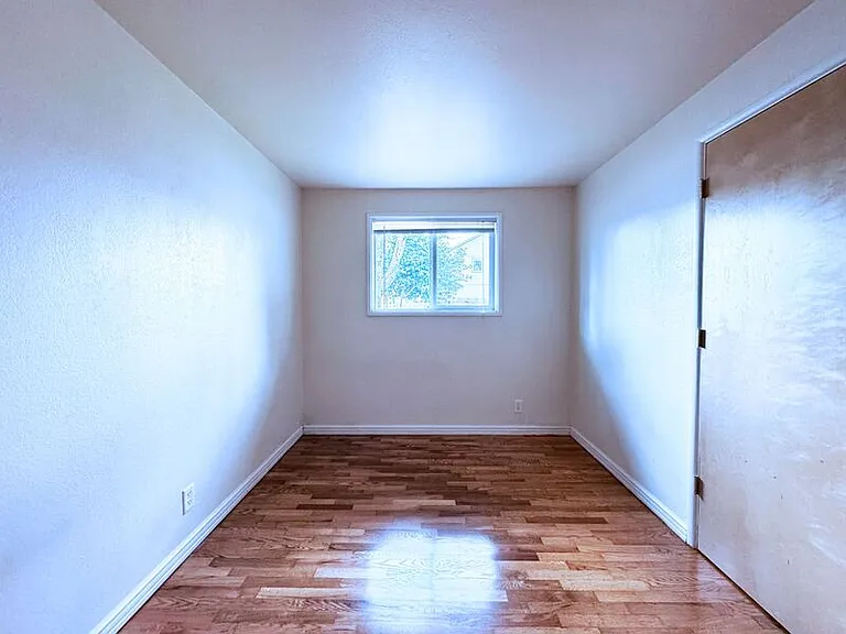 1161 N Park Ave — Photo 22