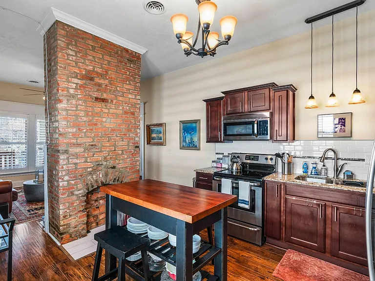 The perfect kitchen for culinary enthusiasts and entertainers alike!