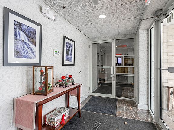 4th image of 7081 W Touhy Ave APT 402