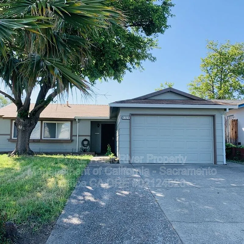 3 bed, 1.5 bath, 1032 sqft, $2,495 — Photo 2