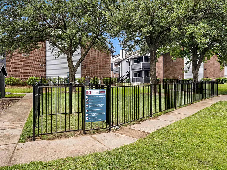 The Pinnacle Apartments — Photo 10