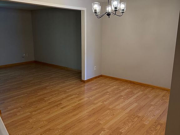3rd image of 312 Bellford Ct