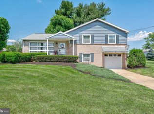 33 Scarsdale Dr, Camp Hill, PA 17011