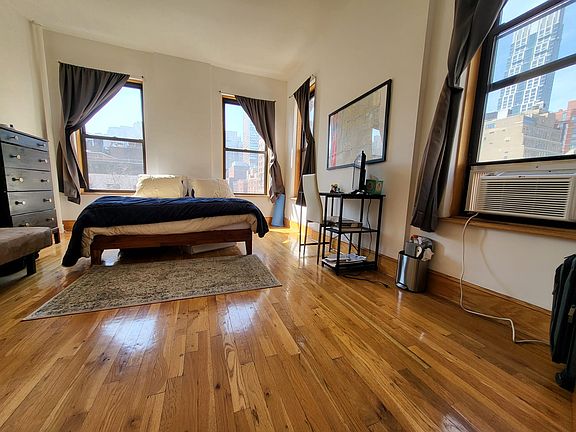 2nd image of 75 W 71st St #3B