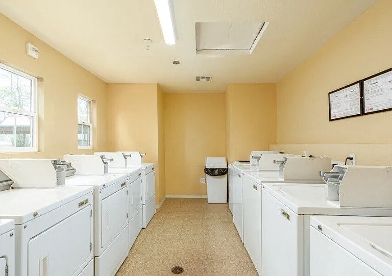 Twin Palm Apartments — Photo 22