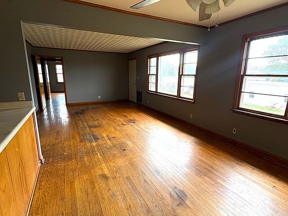 2nd image of 120 Harper St