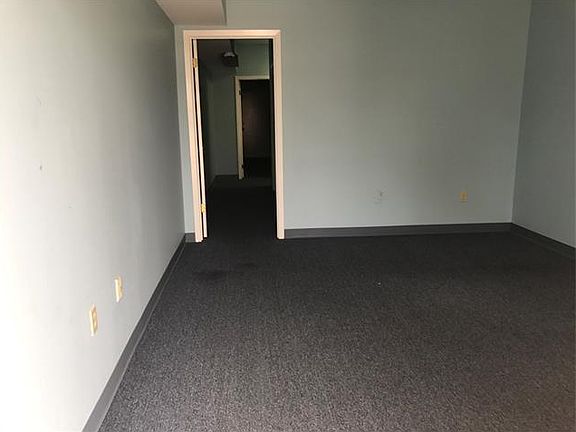 2nd image of 107 Highland Park Plz