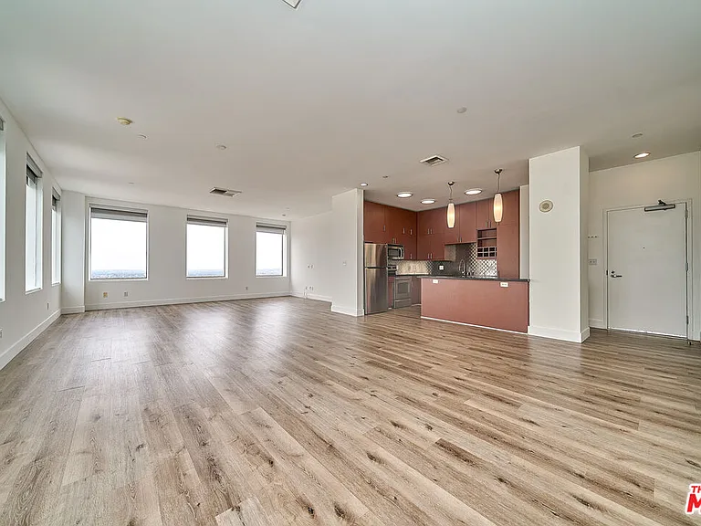 3810 Wilshire Blvd #Penthouse 7 — Photo 10