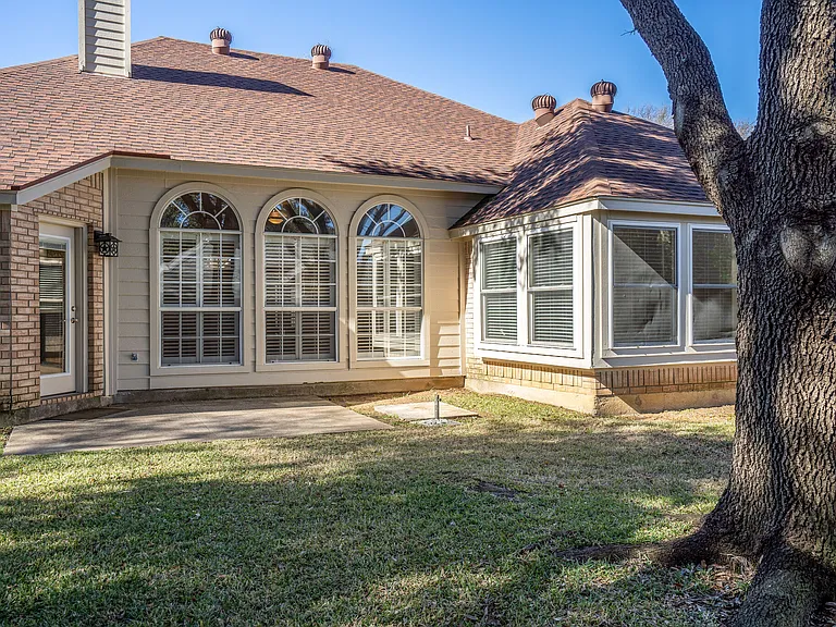 2724 Lakehollow Ln — Photo 31