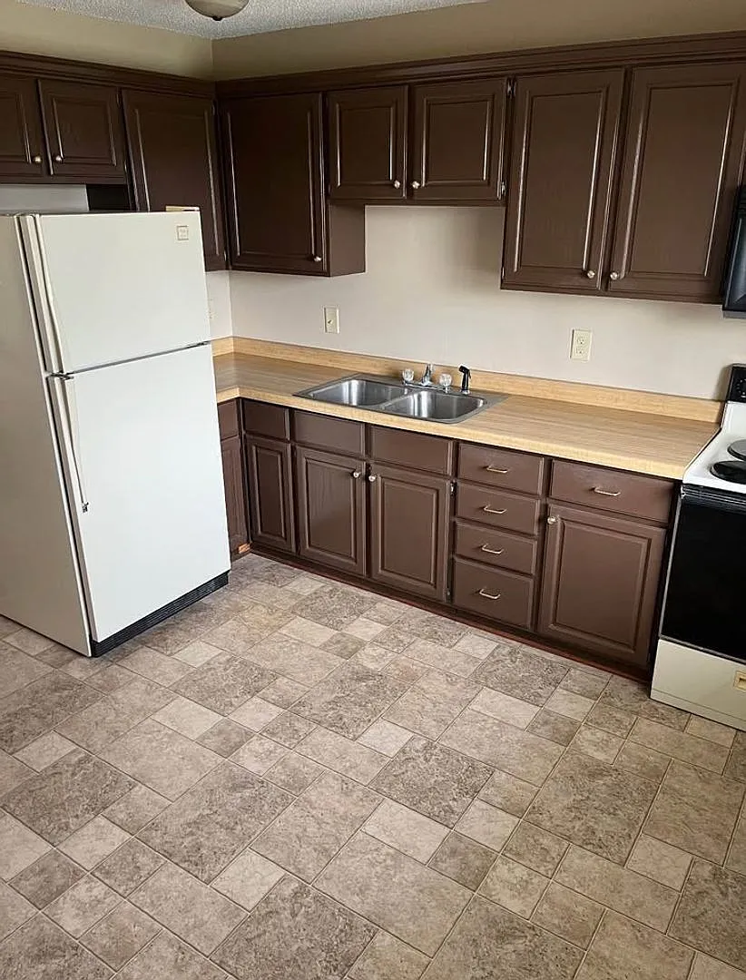 425 Hillside — Photo 2