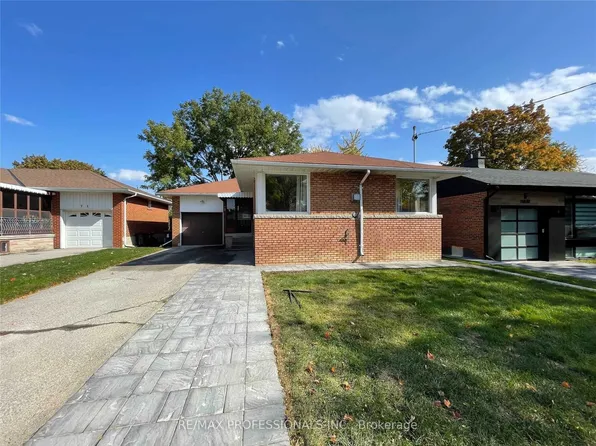 69 Paulart Dr, Toronto, ON M9B 3V8