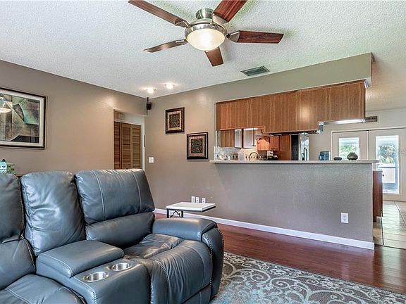 5th image of 15060 Elwood Ave