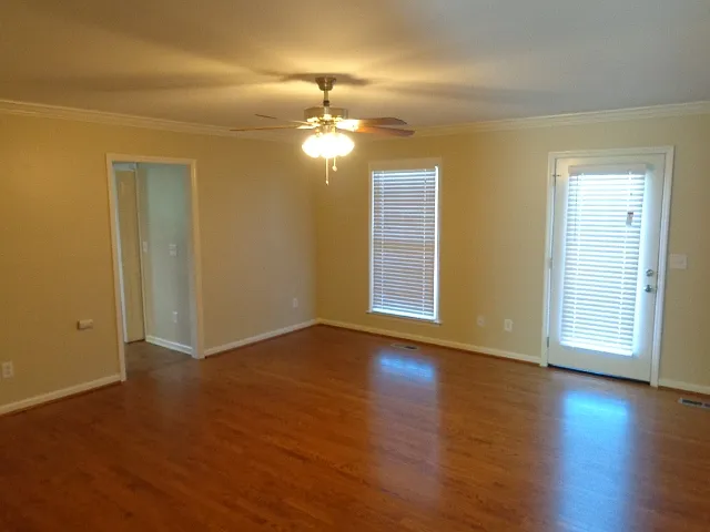 5 bed, 4.0 bath, 3218 sqft, $3,165 — Photo 4