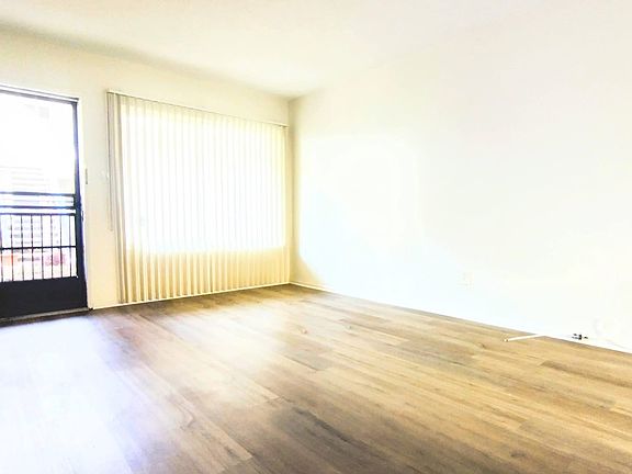 5th image of 21109 Reynolds Dr APT E