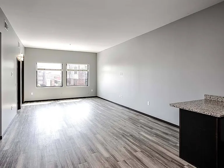 1501 Jackson — Photo 4