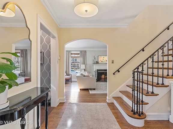 4th image of 2411 Lawndale Ave