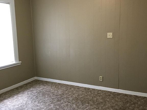 5th image of 1014 W Elm St
