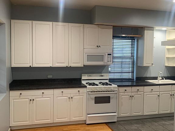 2nd image of 2328 N Rockwell St #2