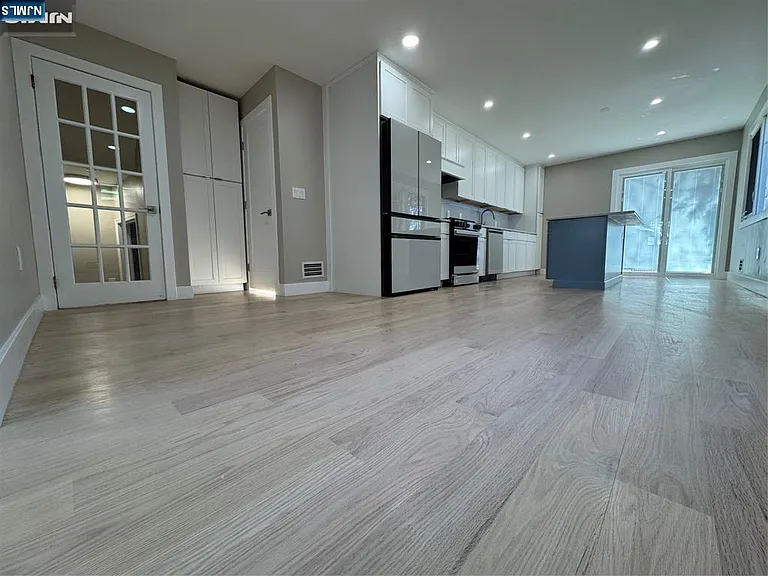 8 Dohrman Ave — Photo 6