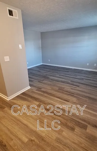 668 Knox Blvd #14 — Photo 3