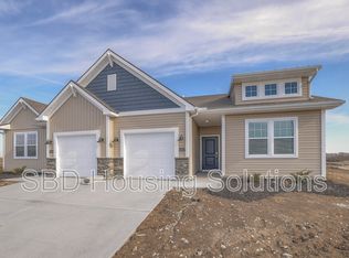 12411 S Parkwood Ln, Lake Lotawana, MO 64086