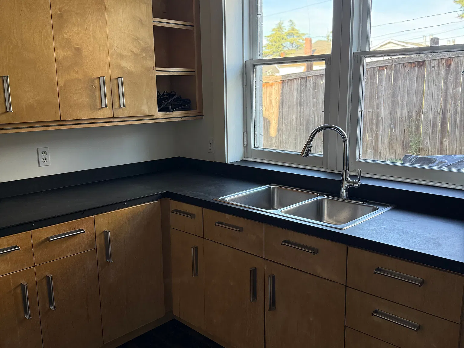 1 bed, 1.0 bath, 750 sqft, $1,800 — Photo 1